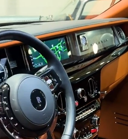 A stylish interior fitted with brown and black leather