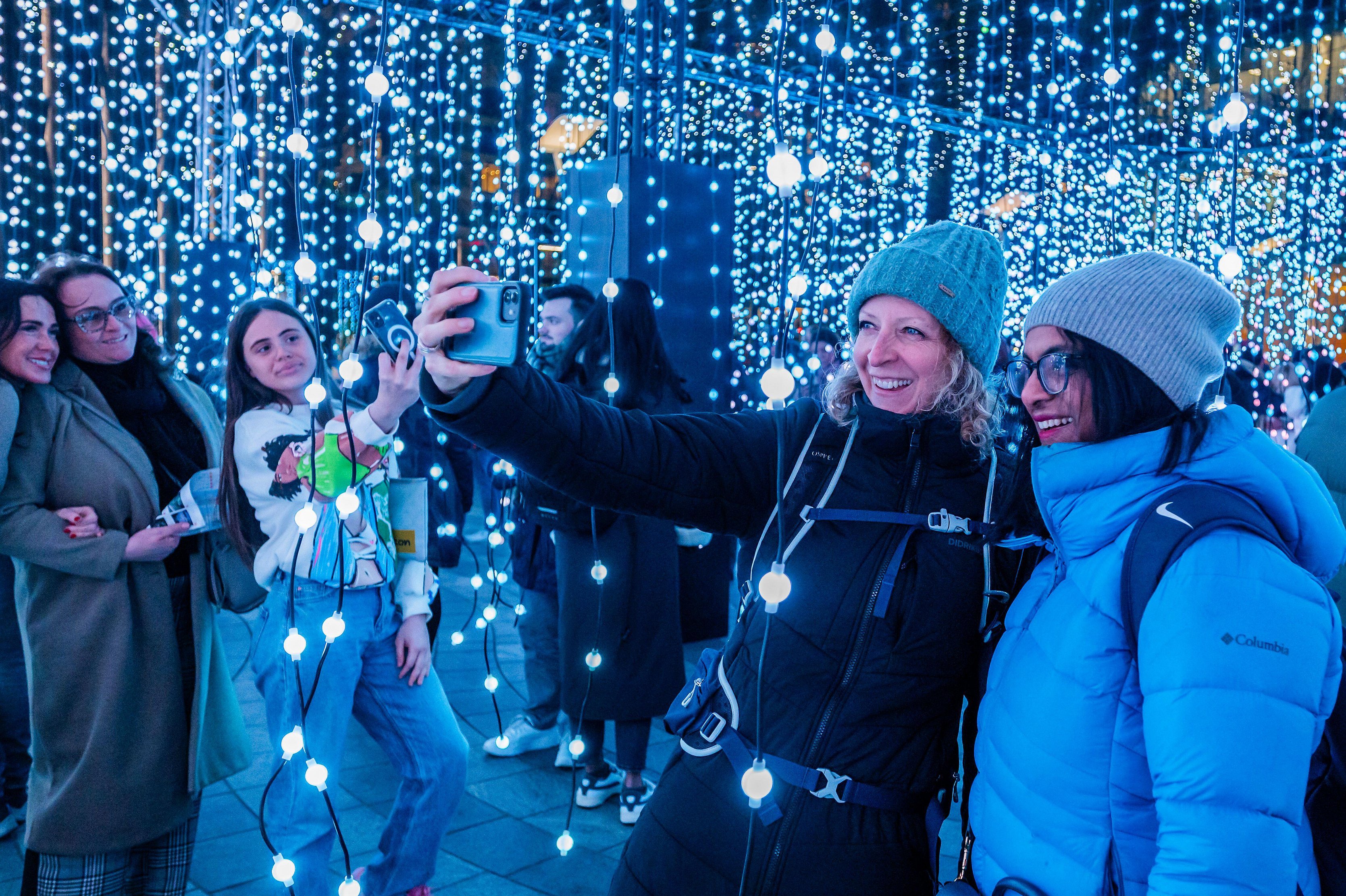 The Winter Lights at Canary Wharf has returned for another year