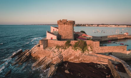 Fort de Socoa is a short walk from Plage de Ciboure.