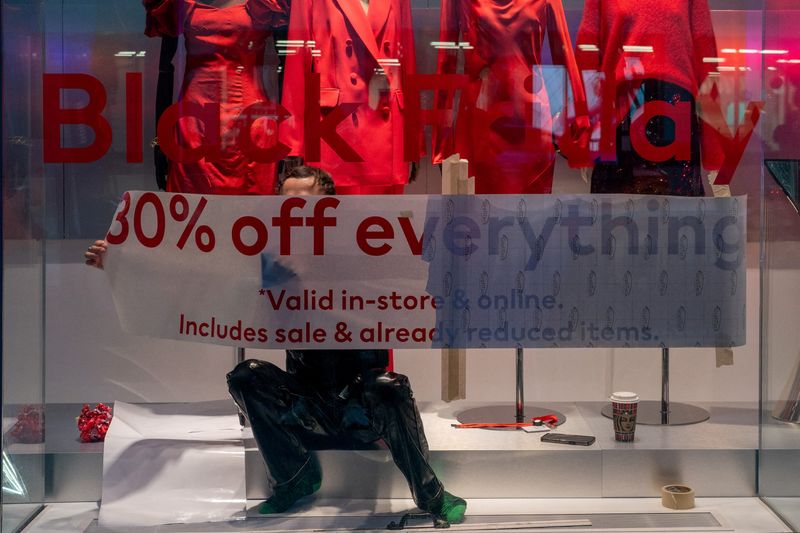 H&M profit target in spotlight as cost-cutting gathers pace