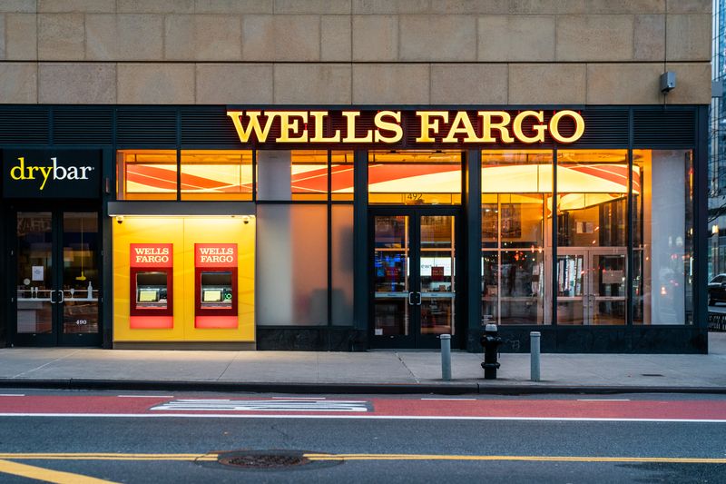 Wells Fargo warns of lower interest income in 2024, shares drop