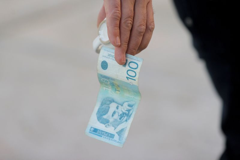 Kosovo Serbs carry on using dinars as govt allows transitional phase