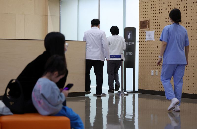 More South Korea doctors join protest, authorities warn patients at risk