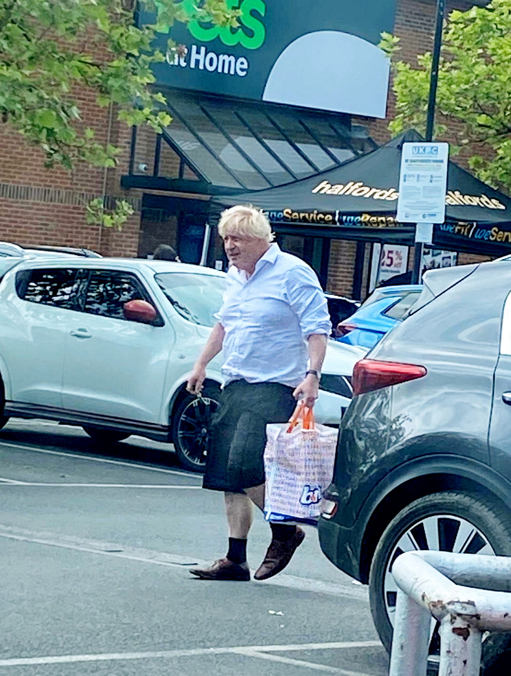 The former PM was seen in shorts and shirt at the store in Didcot