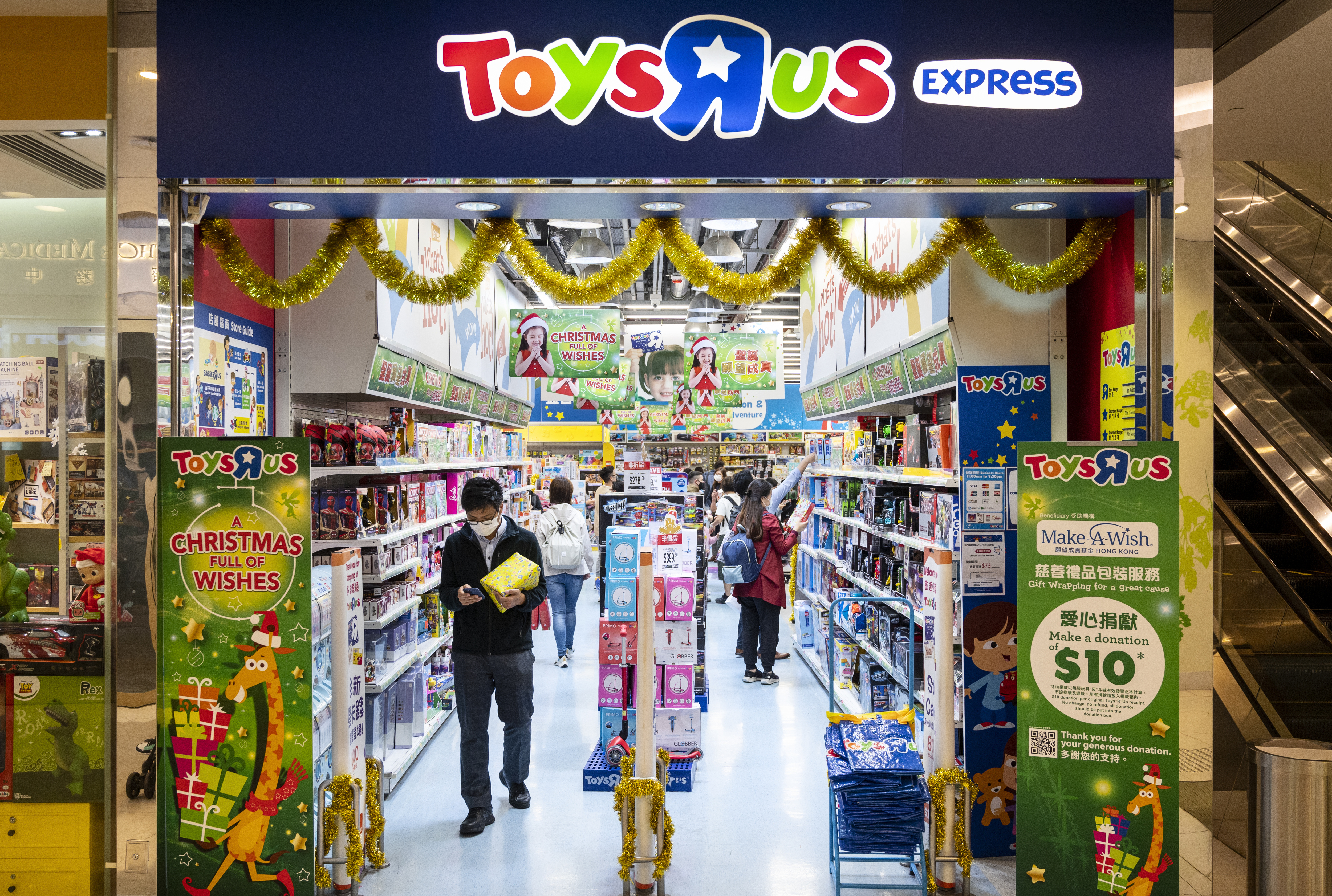 Toys R Us will launch 30 stores by August, bosses confirmed
