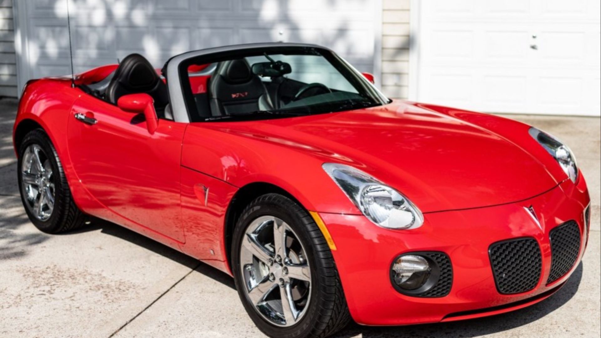 Red 2009 Pontiac Solstice GXP