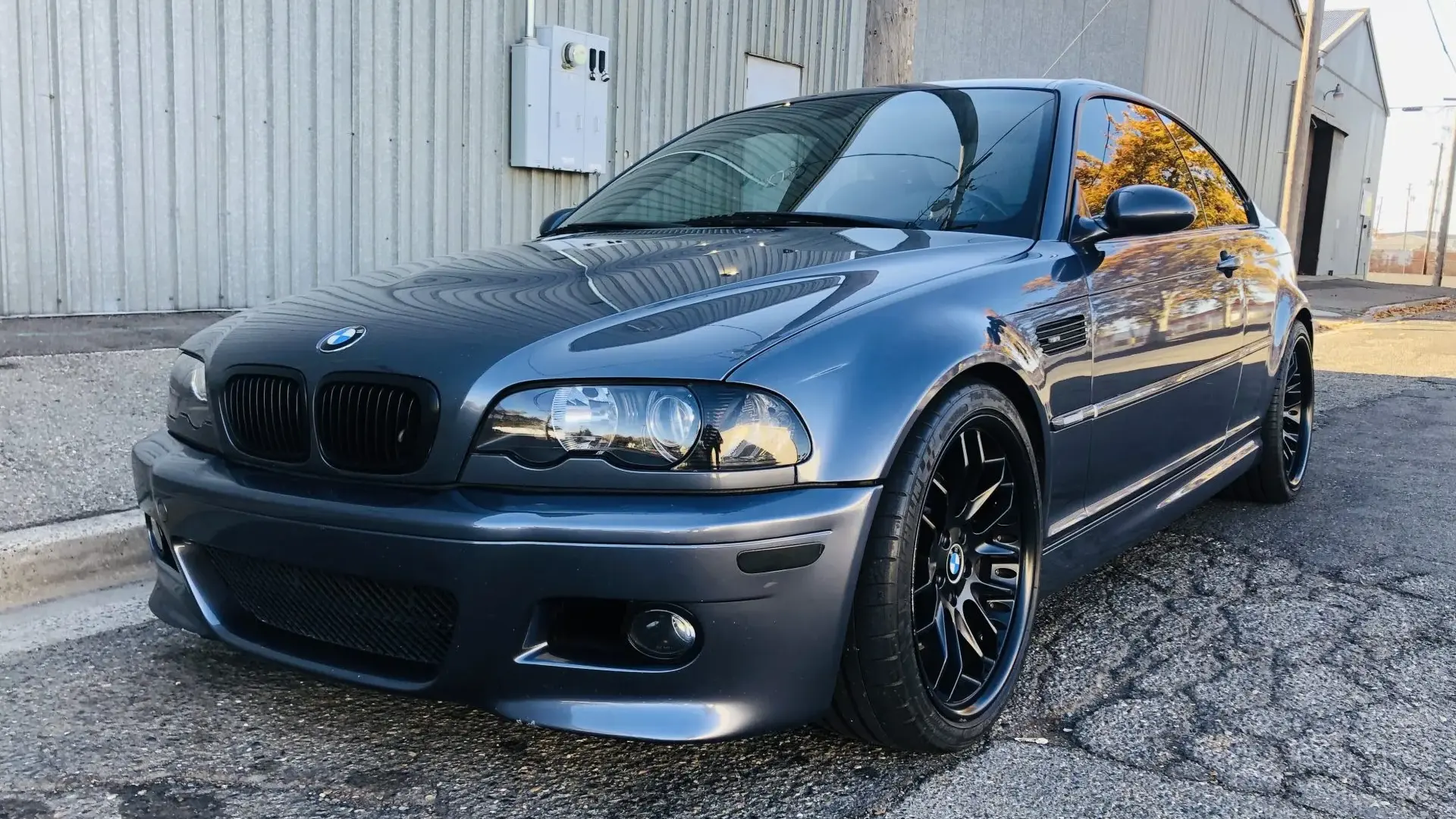 2003 BMW E46 M3 Coupe front quarter view