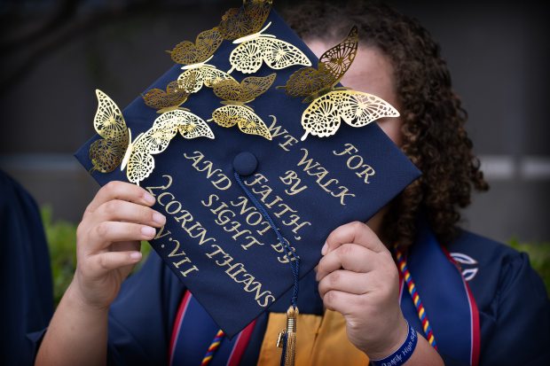 A Carter High School graduate’s cap shares her faith at...