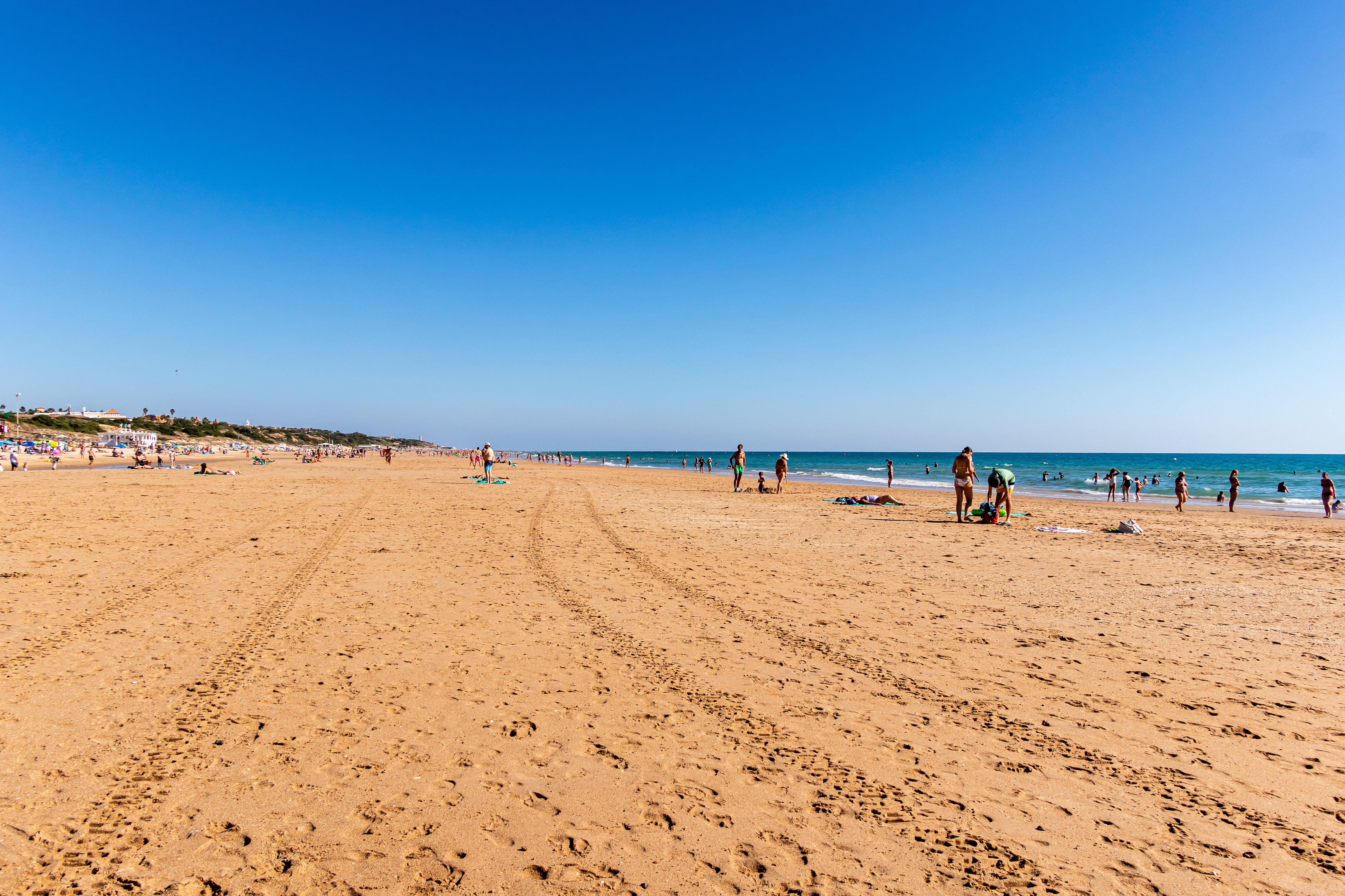 Showers are set to be removed from beaches in almost all towns surrounding Cádiz