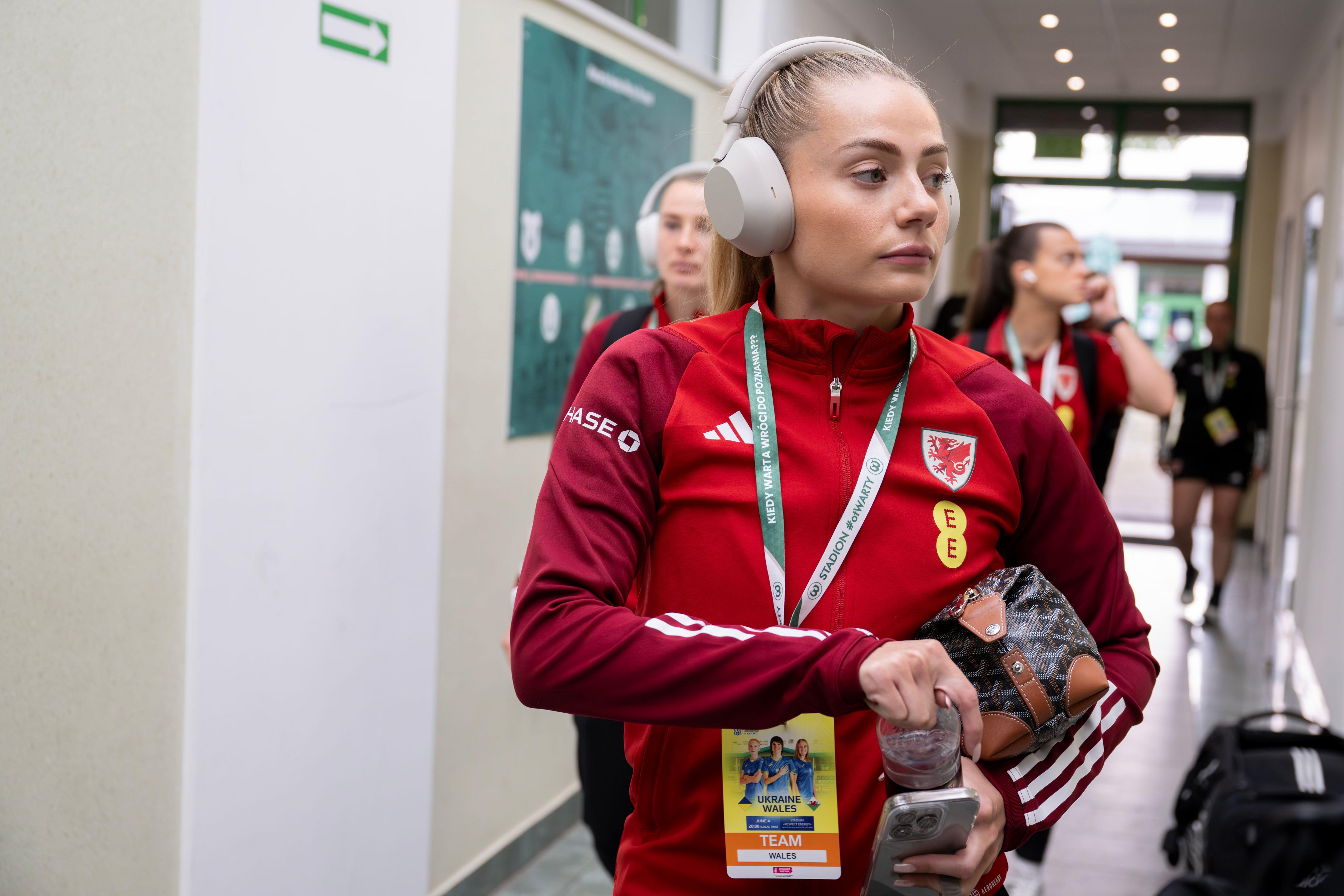 Reading and Wales midfelder Charlie Estcourt says she has not had much communication from the Royal concerning the situation facing their women's team