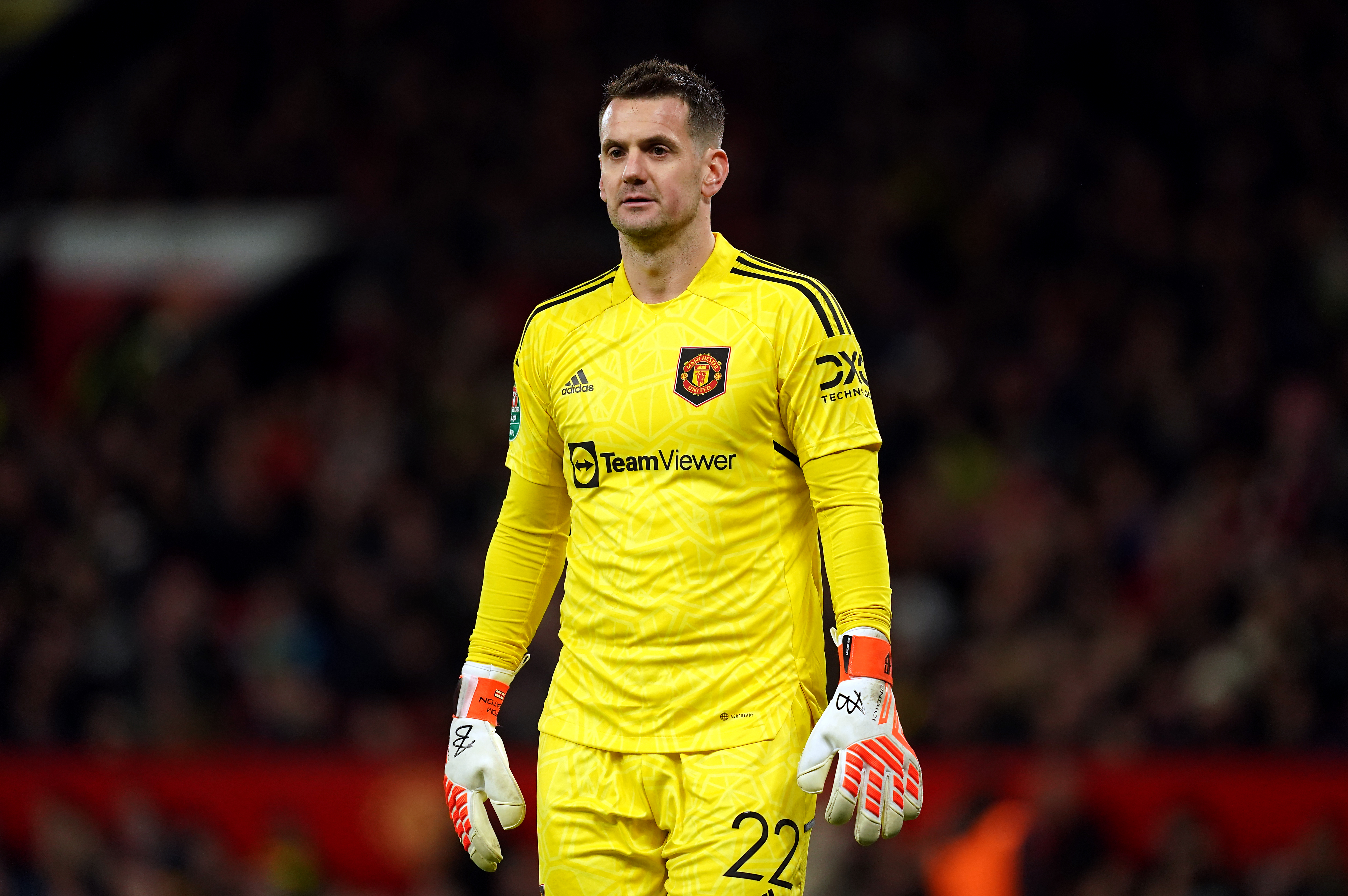 Tom Heaton has signed a new one-year deal with Manchester United