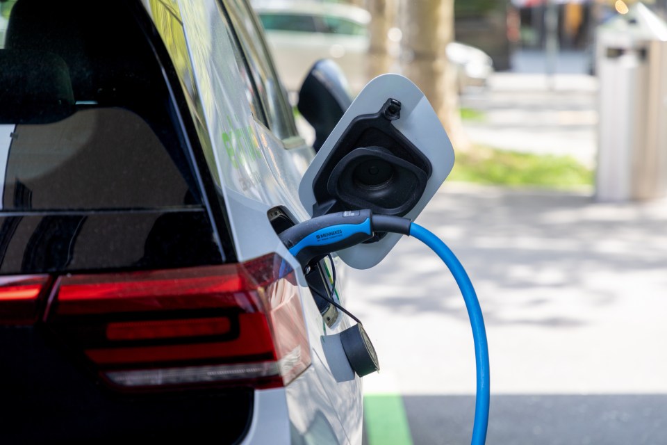 The experts calculated the data based on the average price to fill up an EV at home