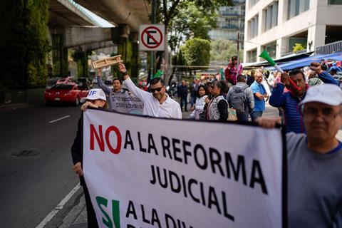 Court worker strikes, Mexico