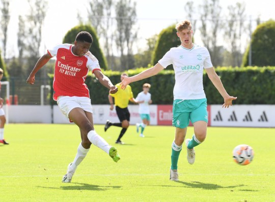 Chido Obi-Martin playing for Arsenal Under-18s