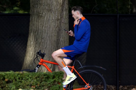 Wout Weghorst leaves first after a training session of the Dutch national team at the KNVB Campus on Sept. 8, 2024 in Zeist, Netherlands. The Dutch national team is preparing for the UEFA Nations League game against Germany.