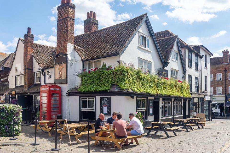 I live near St Albans - and its one of the best places for a pub crawl