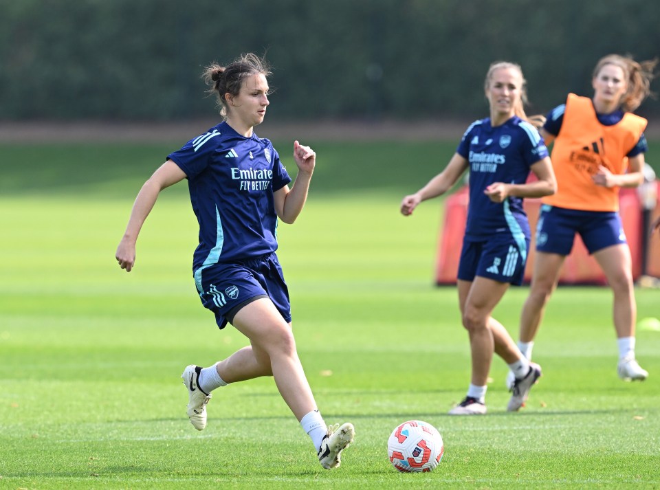 Lotte Wubben-Moy is expected to start alongside Laia Codina in Arsenal's central defence