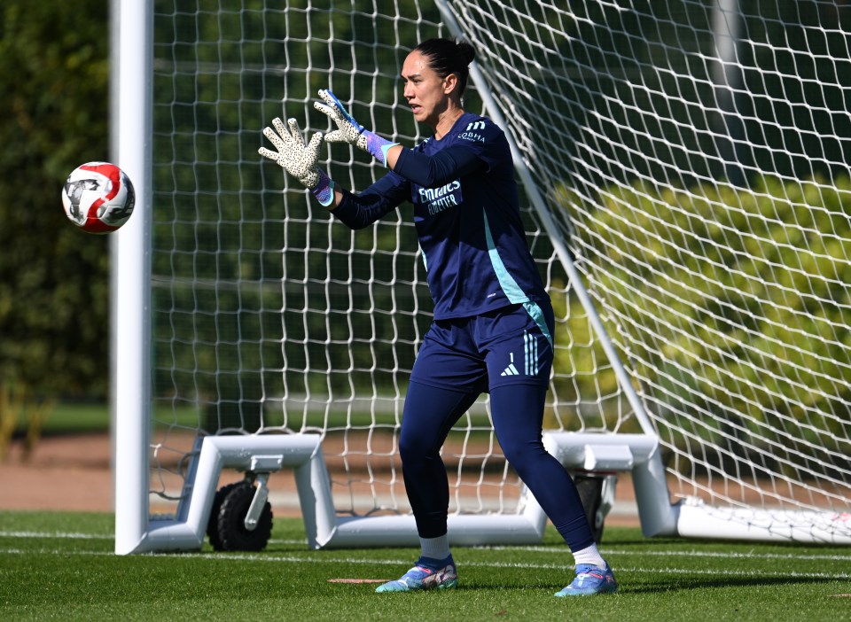 Manuela Zinsberger says Arsenal's expectation is to get beyond the Women's Champions League group stage