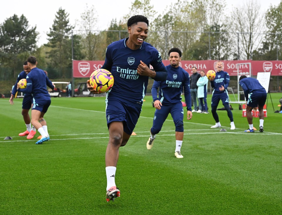 Myles Lewis-Skelly looks relaxed as Arteta ponders starting the teen