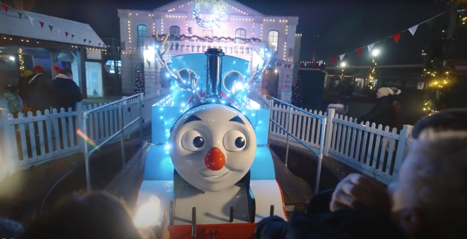 A new Festive Light Train will feature at Drayton Manor