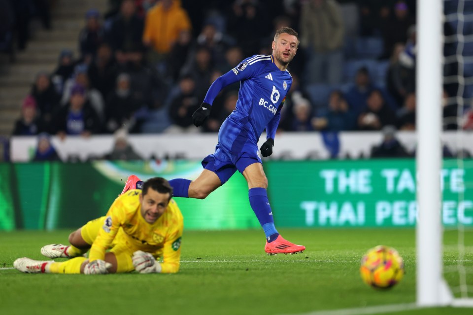 Jamie Vardy opened the scoring for Leicester