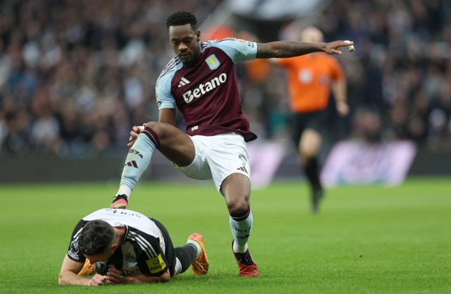 NEWCASTLE UPON TYNE, ENGLAND - DECEMBER 26: Jhon Duran of Aston Villa fouls Fabian Schaer of Newcastle United, resulting in a red card during the Premier League match between Newcastle United FC and Aston Villa FC at St James' Park on December 26, 2024 in Newcastle upon Tyne, England. (Photo by Aston Villa/Aston Villa FC via Getty Images)