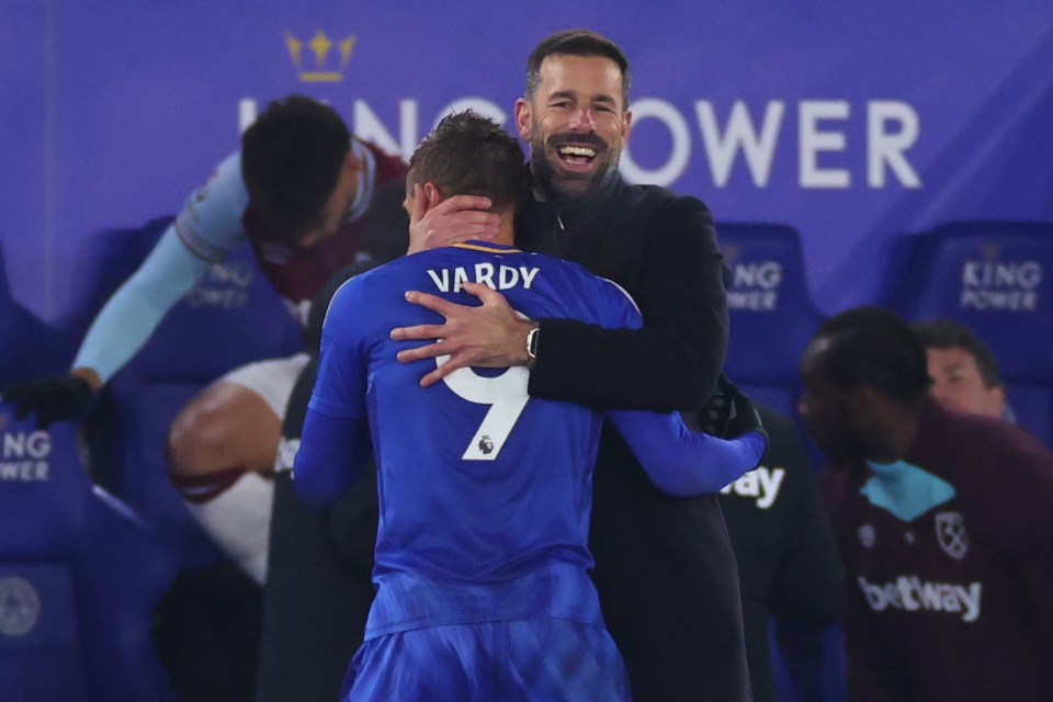 Jamie Vardy celebrates with Ruud Van Nistelrooy