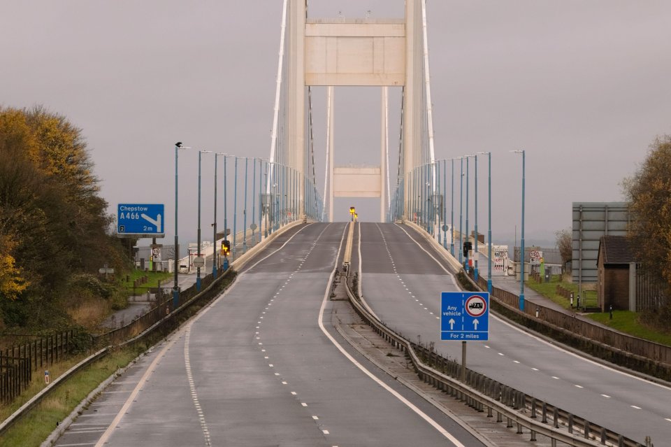 Empty M48 Severn Bridge closed due to high winds.