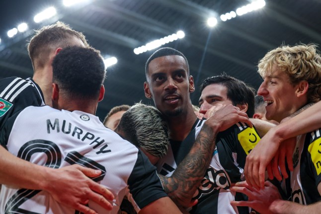 NEWCASTLE UPON TYNE, ENGLAND - FEBRUARY 5: Newcastle United's Alexander Isak celebrates with teammates before his goal was ruled offside during the Carabao Cup Semi Final Second Leg match between Newcastle United and Arsenal at St James' Park on February 5, 2025 in Newcastle upon Tyne, England. (Photo by Alex Dodd - CameraSport via Getty Images)