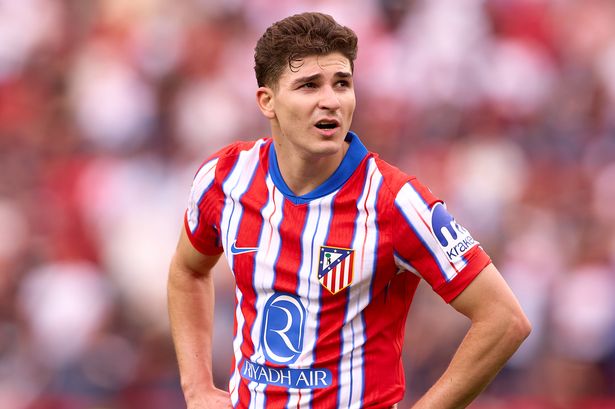 SEVILLE, SPAIN - APRIL 06: Julian Alvarez of Atletico de Madrid looks on during the LaLiga match between Sevilla FC and Atletico de Madrid at Estadio Ramon Sanchez Pizjuan on April 06, 2025 in Seville, Spain. (Photo by Fran Santiago/Getty Images)