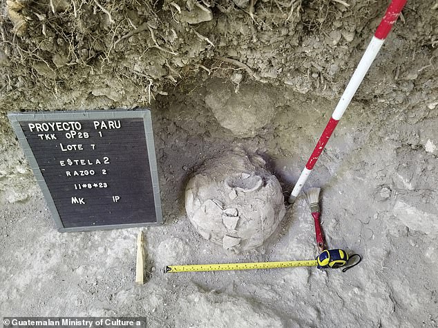 An ancient Maya city of more than 2,800 years and other pre-Columbian vestiges were discovered inside an archeological park in northern Guatemala, near Mexico