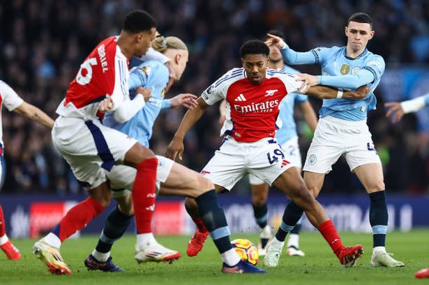 Myles Lewis-Skelly of Arsenal under pressure by Phil Foden of Manchester City during the Premier League match between Arsenal FC and Manchester City FC at Emirates Stadium on February 2, 2025 in London, England.