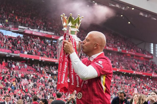 Arne Slot with the Premier League trophy